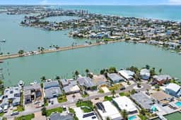 Beautiful Waterfront House with Pool & Dock Access! Close to Beach & Restaurants!