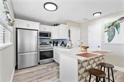Escape the Winter Weather in Our 1/1, 2 Blocks to the Beach Access in St Pete Beach!