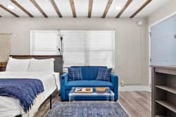 Escape to Sala Suites! Walk to Beach & Pet Friendly!