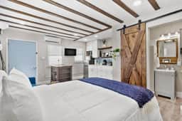 Escape to Sala Suites! Walk to Beach & Pet Friendly!