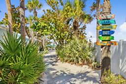 Escape Winter! Across from Beach Access! - Suite 52