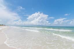 Escape Winter! Across from Beach Access! - Suite 52