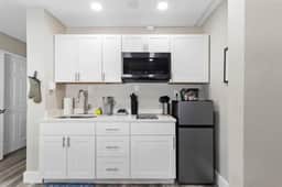 Relax in St Pete Beach! Walk to Beach Access! Pet Friendly!
