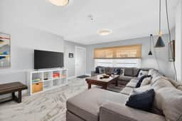 Sonnenhaus! 2 Blocks from Beach Access!