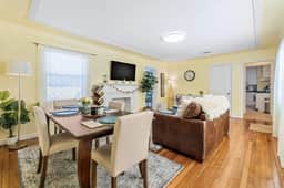 Weekend Promo at Nonna's Beach Cottage! Enjoy the Sunshine with a Short Walk to the Beach!