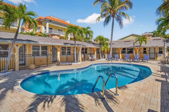 Coconut Villa's Spring Promo! Monday and Thursday Half Price! Heated Pool, Steps to Beach!