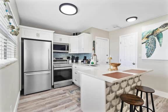 Escape the Winter Weather in Our 1/1, 2 Blocks to the Beach Access in St Pete Beach!