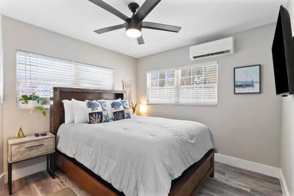Escape the Winter Weather in Our 1/1, 2 Blocks to the Beach Access in St Pete Beach!