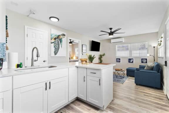 Escape the Winter Weather in Our 1/1, 2 Blocks to the Beach Access in St Pete Beach!