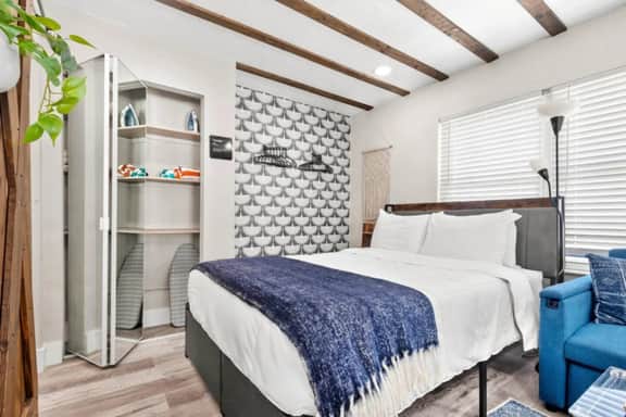 Escape to Sala Suites! Walk to Beach & Pet Friendly!