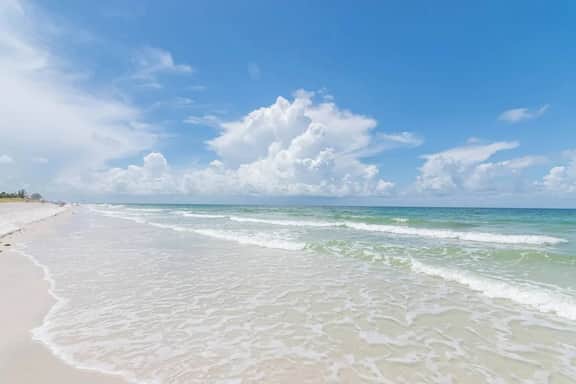 Escape Winter in Indian Rocks Beach! 2/1 Across from Beach Access! New Management!