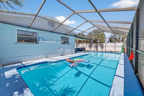 Sonnenhaus! 2 Blocks from Beach Access!