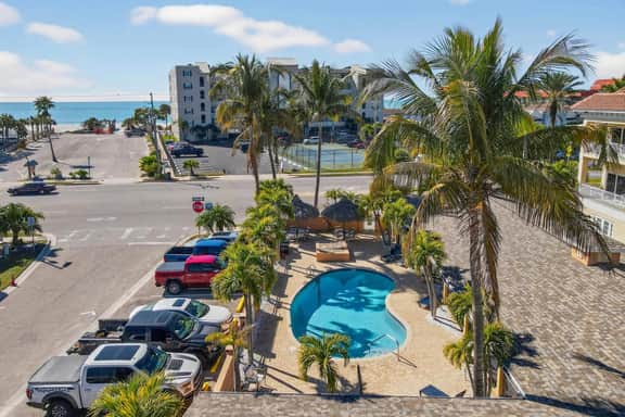 Sunny Days by the Pool and Sunset Strolls on the Beach! Coconut Villa 5!