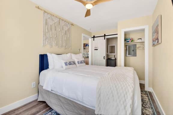 Visit the newly renovated Covare Suites in St Pete Beach! 2 Blocks to Upham Beach Access!