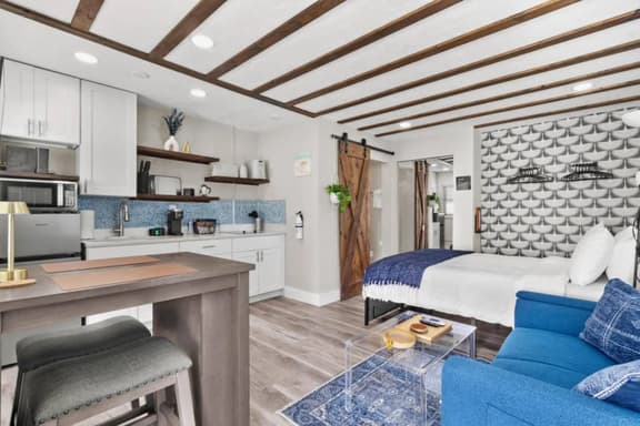 Escape to Sala Suites! Walk to Beach & Pet Friendly!