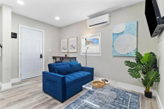 Relax in St Pete Beach! Walk to Beach Access! Pet Friendly!