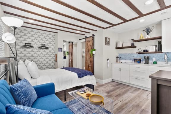 Sala Suite 3! Perfect Getaway! Walk to Beach & Pet Friendly!