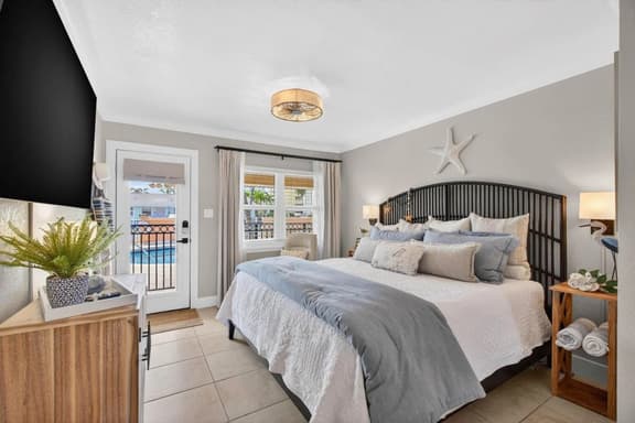 Summer Promo! Discounted Rates Mon & Thur! - Coconut Villa's Suite 6