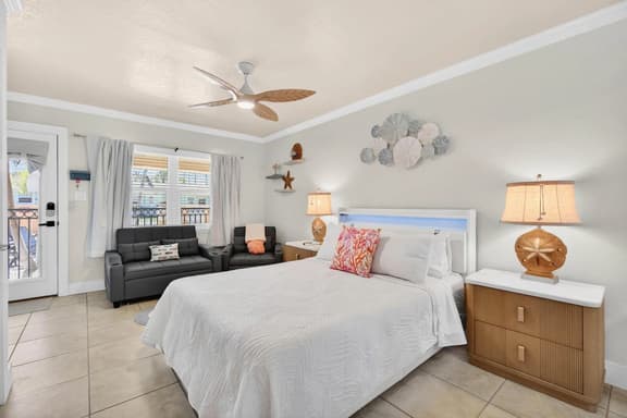 Sunny Days by the Pool and Sunset Strolls on the Beach! Coconut Villa 5!