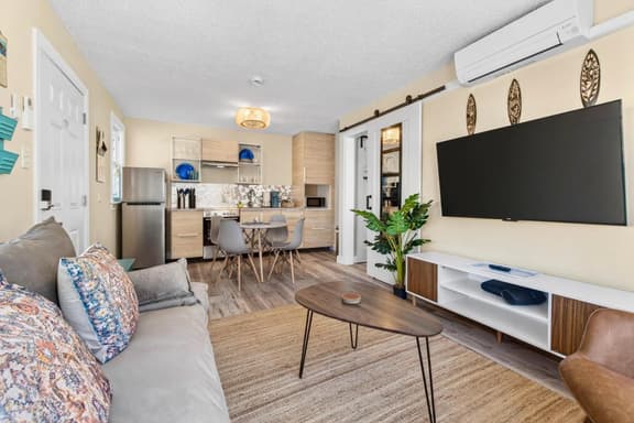 Visit the newly renovated Covare Suites in St Pete Beach! 2 Blocks to Upham Beach Access!